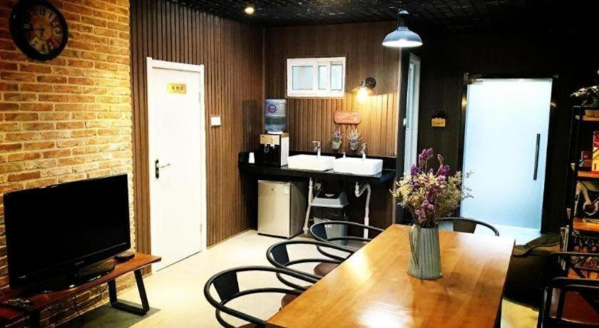 Lantian Garden Hostel Циндао Экстерьер фото